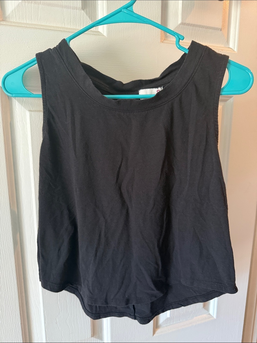 SO Black Cropped Tank Top - Sleeveless Women's Crop